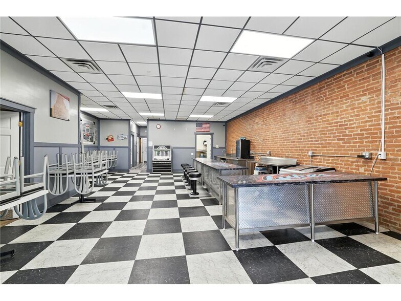 More Photos Of 205 S Main St, Le Sueur Storefront Retail Residential For Sale