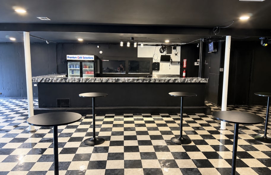 More Photos Of 6919 Lyons Ave, Houston Storefront Retail Office For Sale
