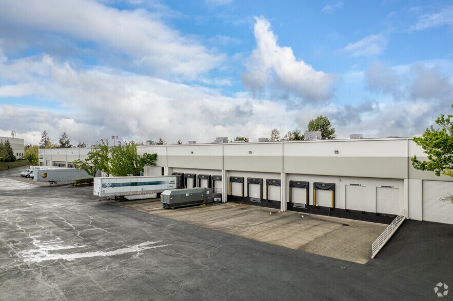 More Photos Of 19901-19999 SW 95th Pl, Tualatin Warehouse For Lease