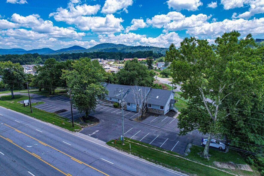 More Photos Of 5030 Hendersonville Rd, Fletcher Office For Sale