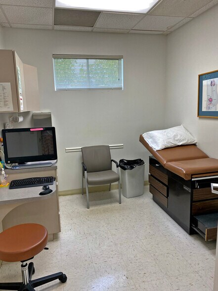 More Photos Of 4889 S Congress Ave, Lake Worth Medical For Sale