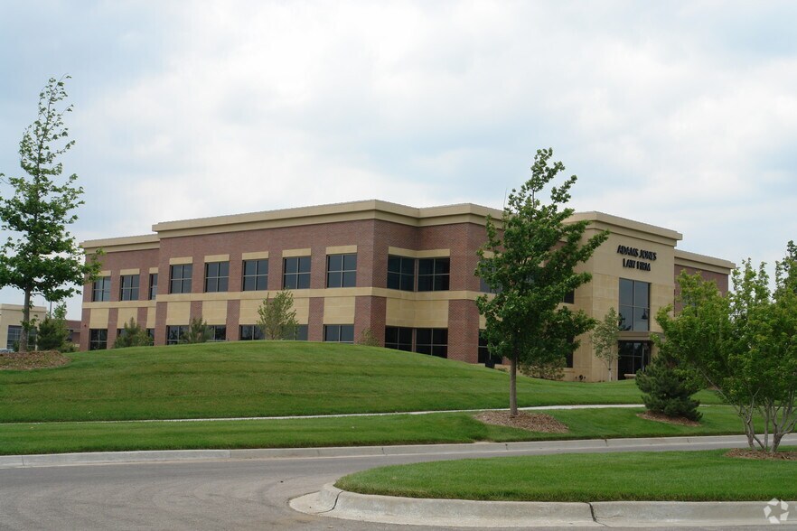 More Photos Of 1635 N Waterfront Pky, Wichita Office For Lease