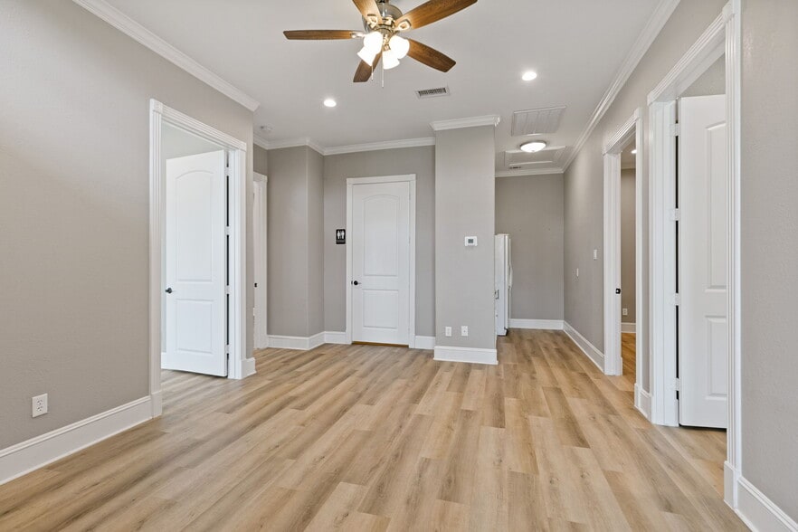 More Photos Of 11607 Spring Cypress Rd, Tomball Office For Sale