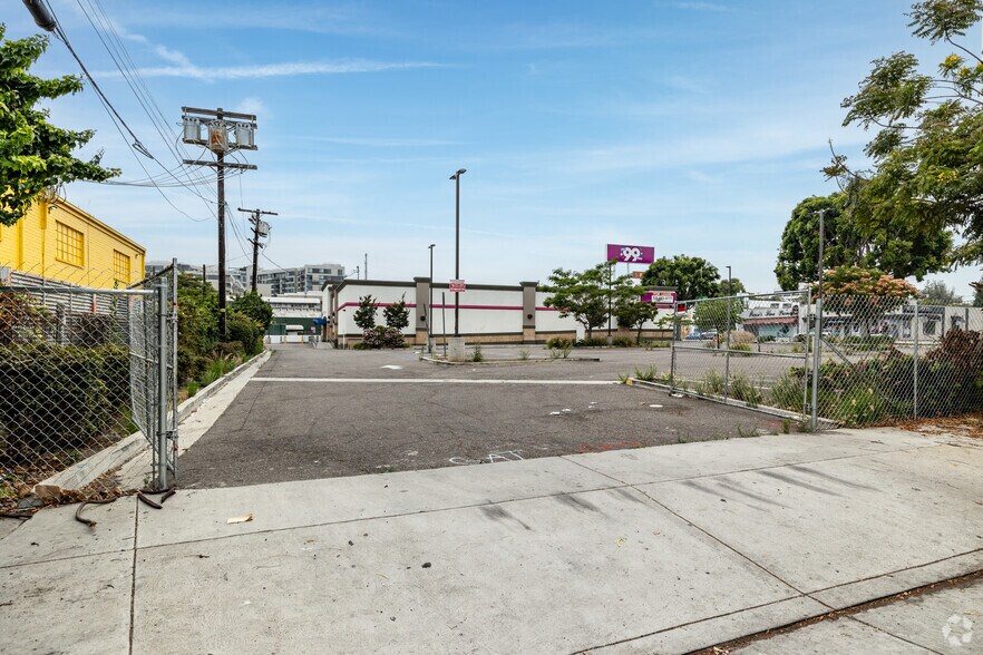 More Photos Of 11040 W Pico Blvd, Los Angeles Freestanding For Lease