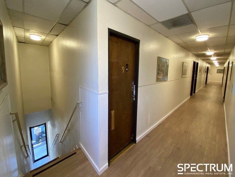 More Photos Of 20953 Devonshire St, Chatsworth Office For Lease