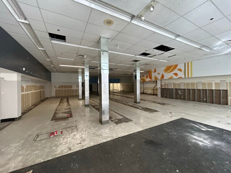 More Photos Of 33-33 Drumm St, San Francisco Office For Sale