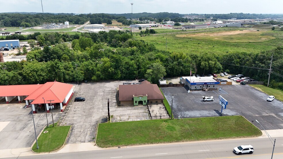 More Photos Of 1710 Porter Wagoner Blvd, West Plains Restaurant For Sale