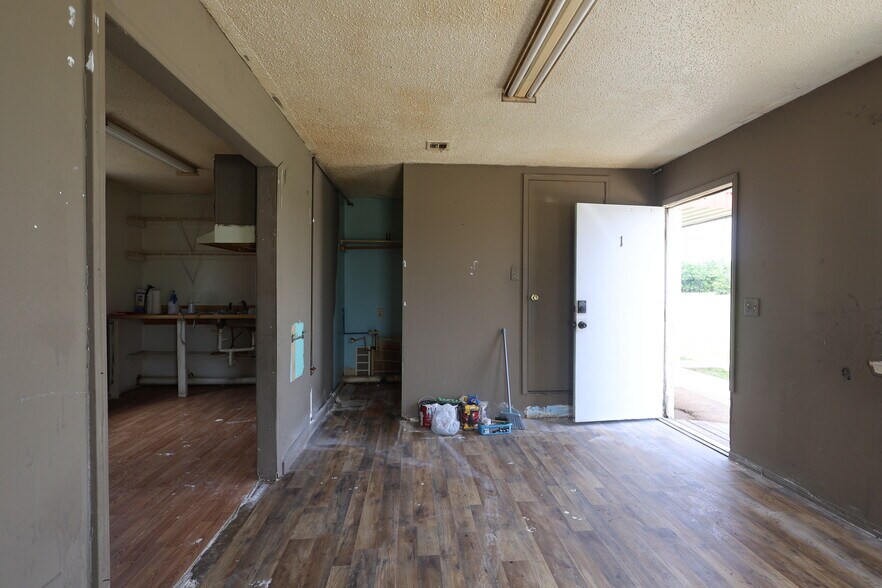 More Photos Of 25377 Welling rd, Welling Apartments For Sale