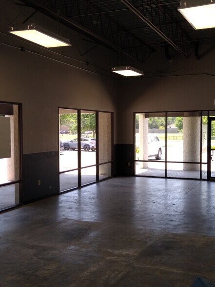 More Photos Of 2424 N Woodlawn St, Wichita Freestanding For Lease