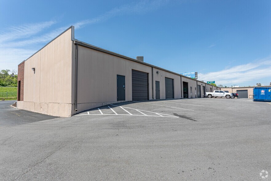 More Photos Of 501 Metroplex Dr, Nashville Light Distribution For Lease