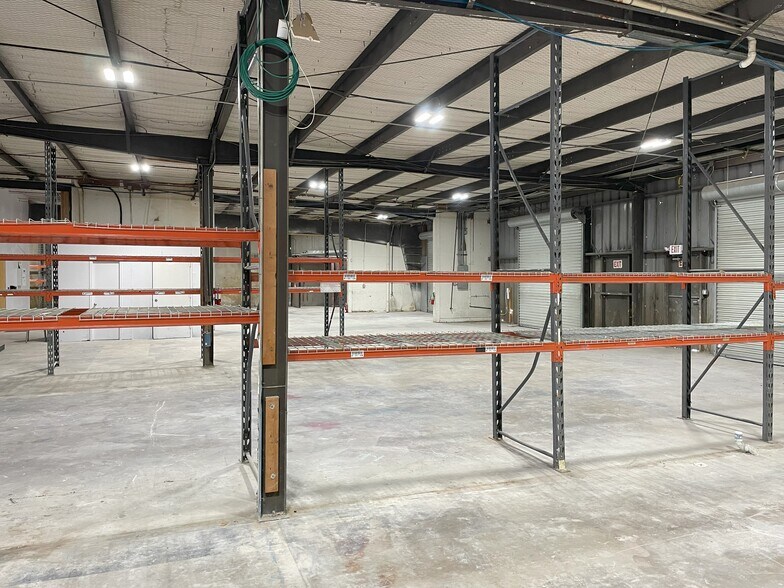 More Photos Of 4718 Cotton Belt Dr, San Antonio Warehouse For Sale