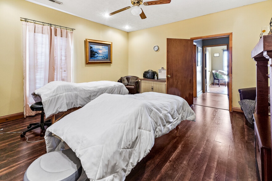 More Photos Of 2048 Winchester Ave, Ashland General Retail For Sale