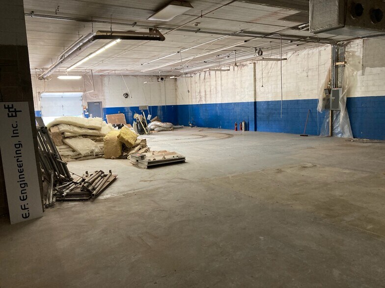 More Photos Of 9700-9710 S Humboldt Ave, Bloomington Warehouse For Lease