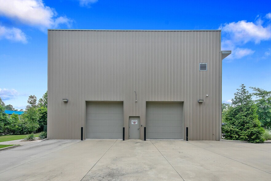 More Photos Of 2847 Bridgewood Dr, Fayetteville Office For Sale