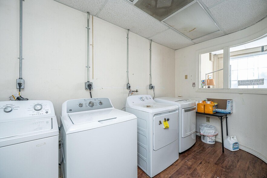 More Photos Of 90 Bull St, Charleston Storefront Retail Residential For Sale