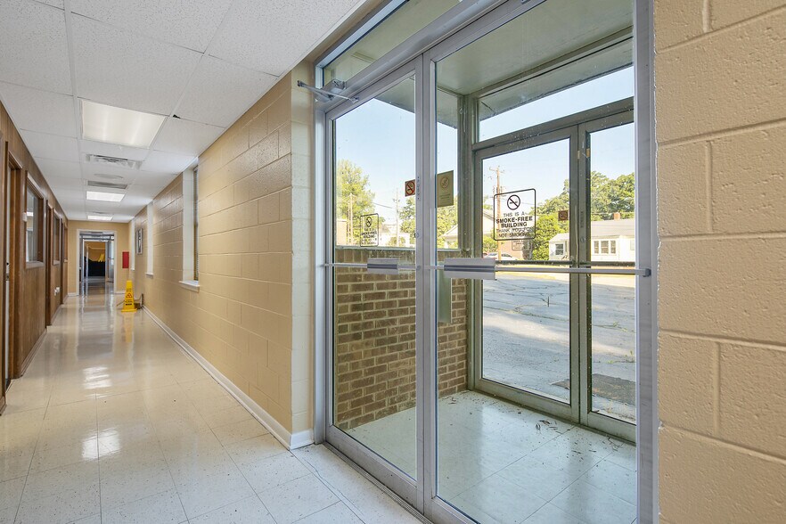 More Photos Of 214 Hawkins Ave, Sanford Medical For Sale