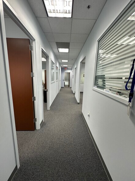 More Photos Of 4229 Lafayette Center Dr, Chantilly Business Park For Lease