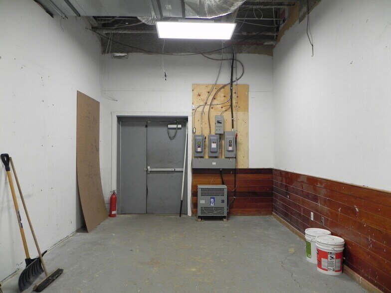 More Photos Of 3627-3645 Boul Des Sources, Dollard-des-Ormeaux Storefront Retail Office For Lease