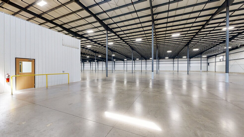 Primary Photo Of 1060 Commerce Dr, Farwell Manufacturing For Sale