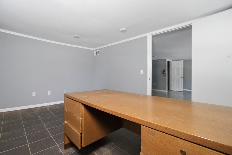 More Photos Of 902 S Hill St, West Plains Office For Sale