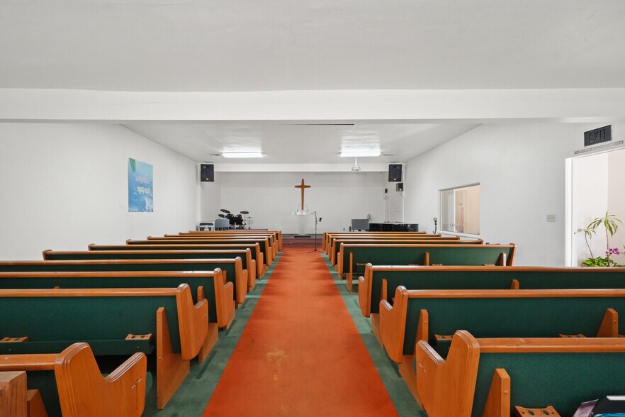 More Photos Of 317 W Palmer Ave, Glendale Religious Facility For Sale