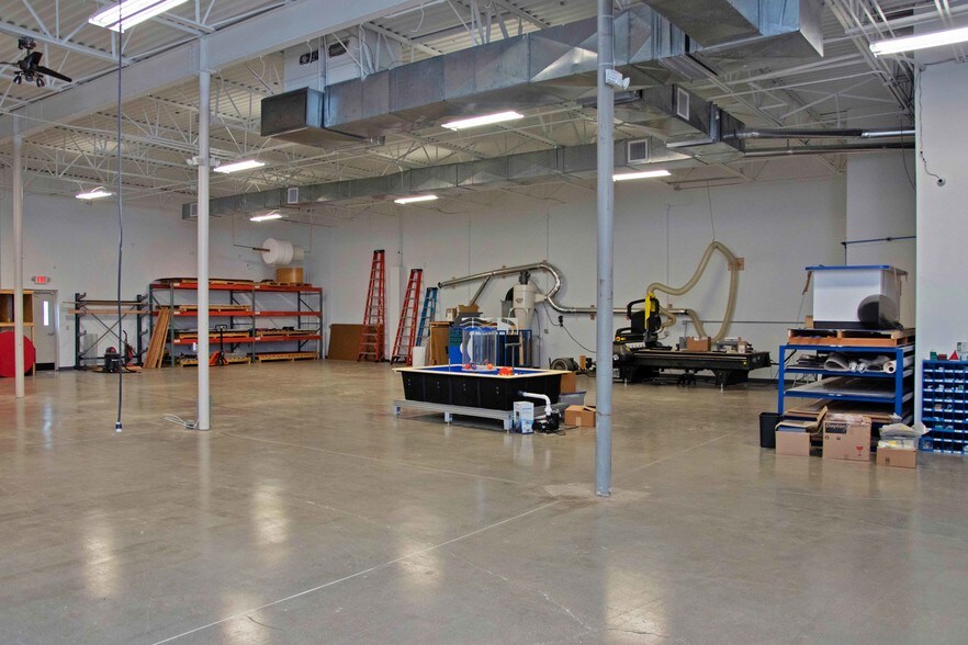 More Photos Of 3051 Delta Marine Dr, Reynoldsburg Light Manufacturing For Sale