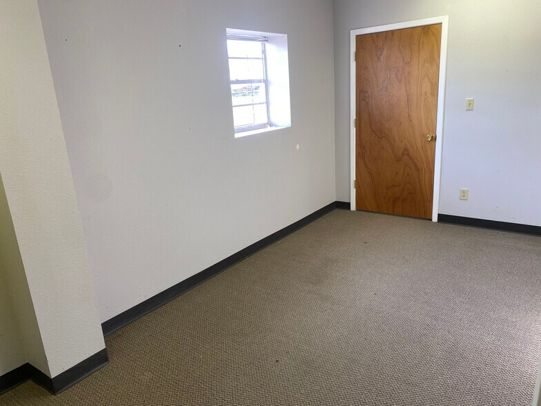 More Photos Of 8051 Seymour Hwy, Wichita Falls Warehouse For Lease