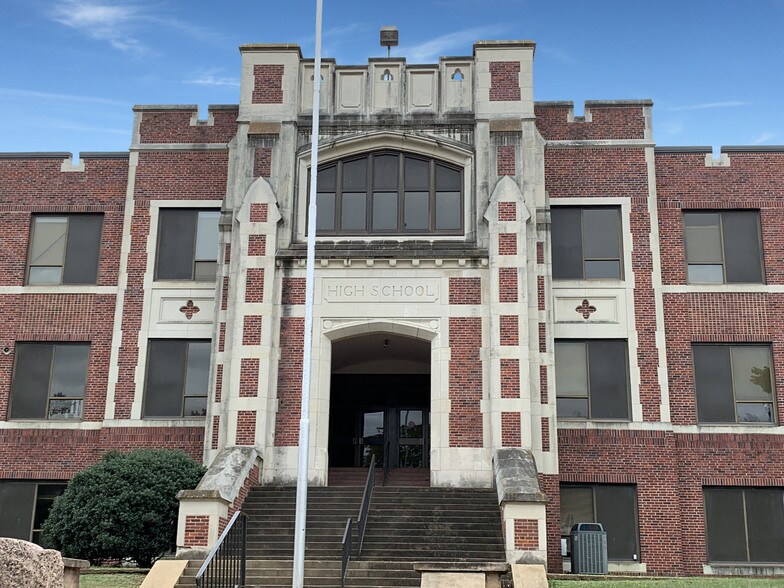 More Photos Of 700 W Houston St, Marshall Schools For Sale