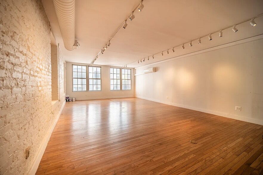 More Photos Of 111 W 17th St, New York Storefront Retail Office For Sale