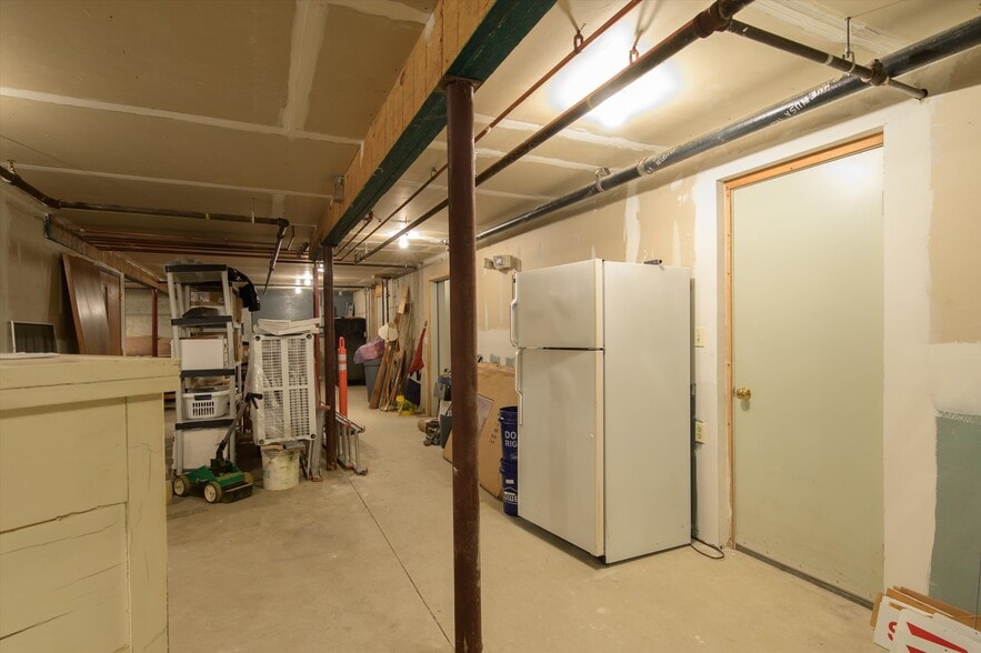 More Photos Of 156 Main St, Ludlow Office For Sale