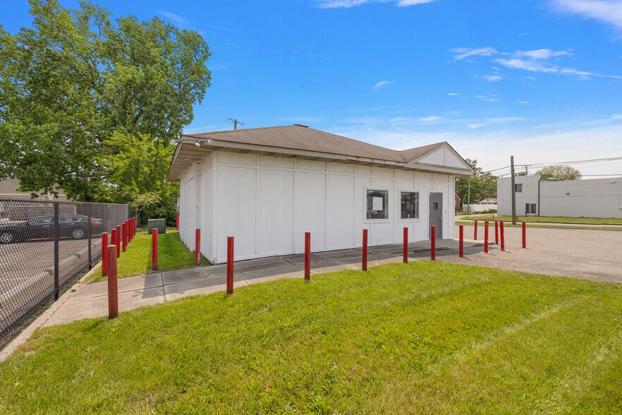 More Photos Of 11600 Kelly Rd, Detroit Freestanding For Sale