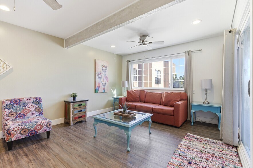 More Photos Of 1544 Chalcedony St, San Diego Apartments For Sale