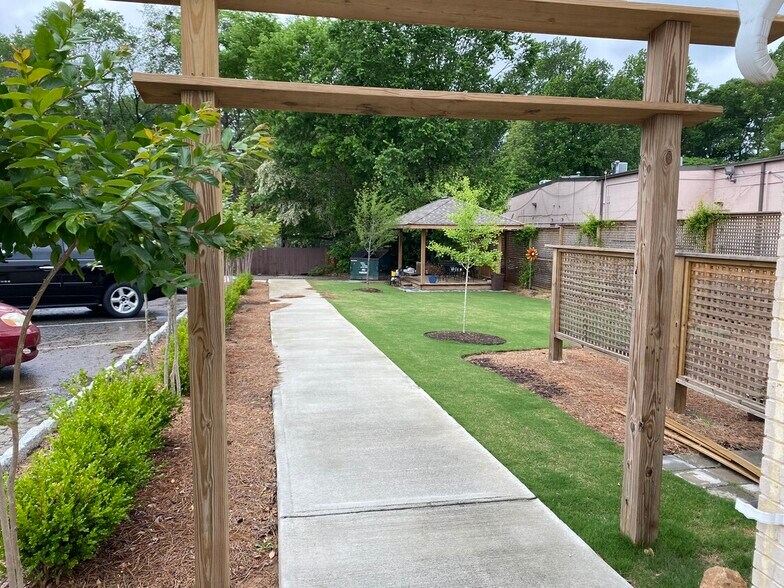 More Photos Of 1240 Clairmont Rd, Decatur Office For Lease