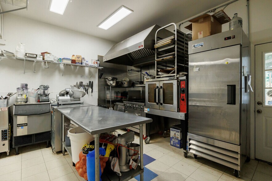 More Photos Of 139 S Main St, Sheffield Freestanding For Sale