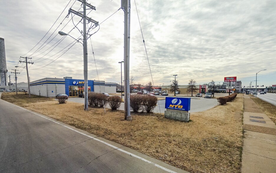 More Photos Of 3144 S Kingshighway Blvd, Saint Louis Auto Repair For Lease