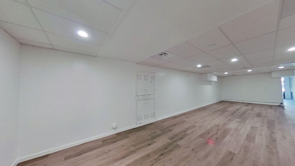 More Photos Of 21044 Sherman Way, Canoga Park Office For Lease