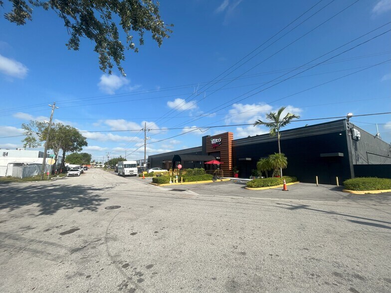 More Photos Of 337 NW 170th St, North Miami Beach Warehouse For Sale