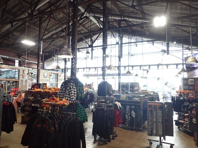 More Photos Of 555 S Geneva Rd, Lindon Freestanding For Sale