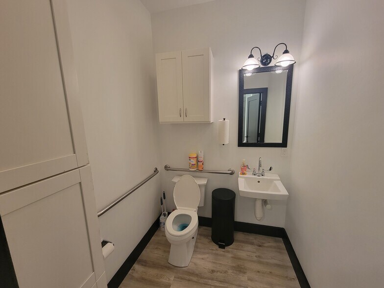 More Photos Of 3888 Mannix Dr, Naples Light Manufacturing For Lease