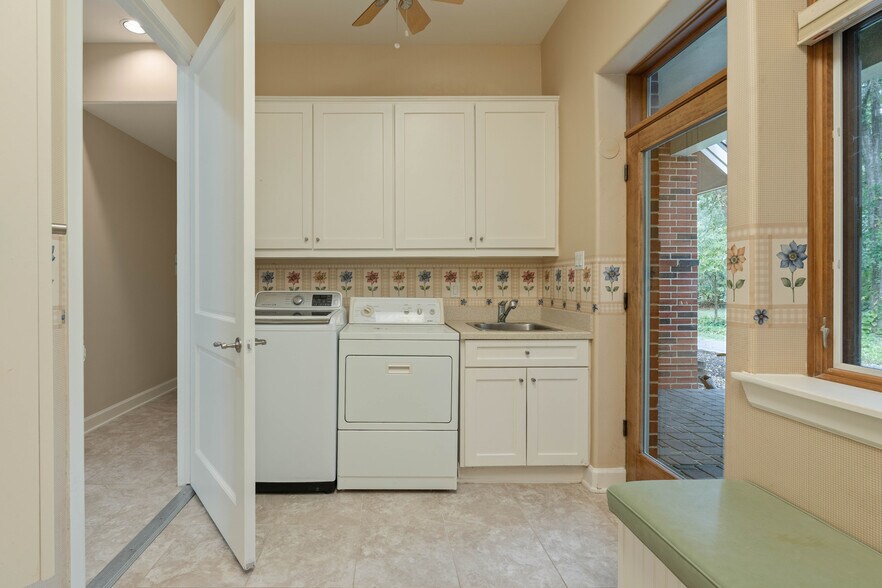 More Photos Of 16621 Hereford Dr, Tomball Flex For Sale