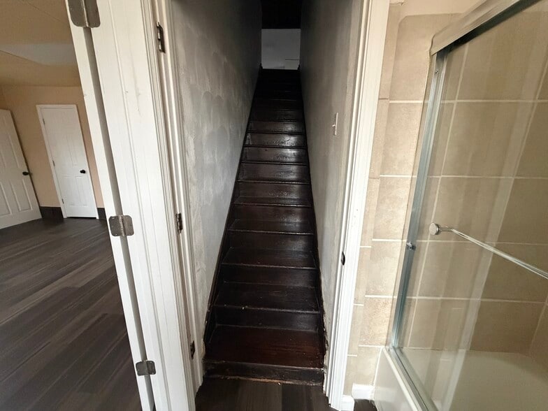 More Photos Of 671 5th St, Oakmont Apartments For Sale