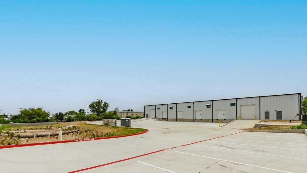More Photos Of 8602 Lava Hill Rd, Austin Distribution For Lease