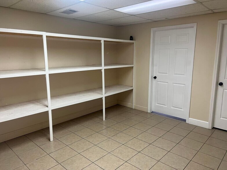 More Photos Of 102 Commerce Dr, Alma Light Distribution For Sale