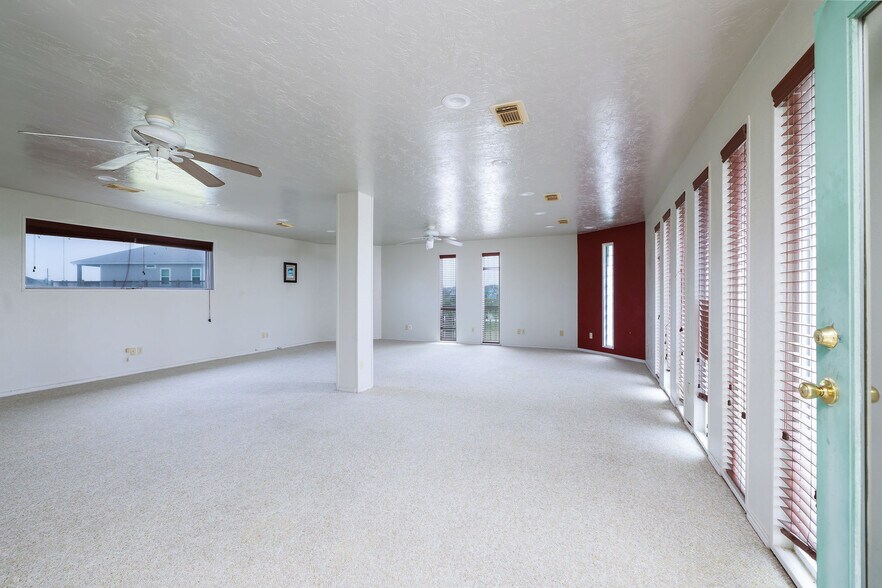 More Photos Of 3120 Hwy 87, Crystal Beach Office Residential For Sale