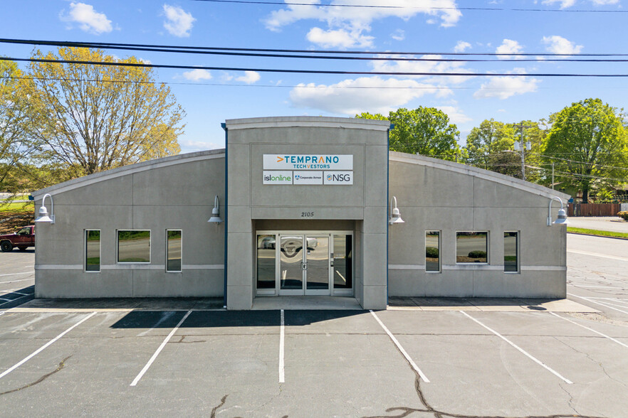 Primary Photo Of 2105 Northwest Blvd, Newton Office For Sale