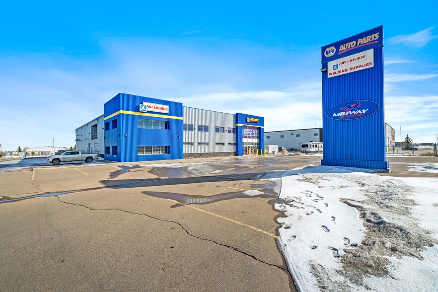 More Photos Of 5267 67 Av, Lloydminster Warehouse For Lease