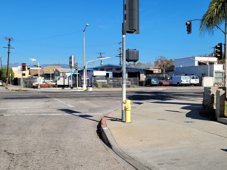 Primary Photo Of 5729 E Olympic Blvd, Commerce Auto Repair For Sale