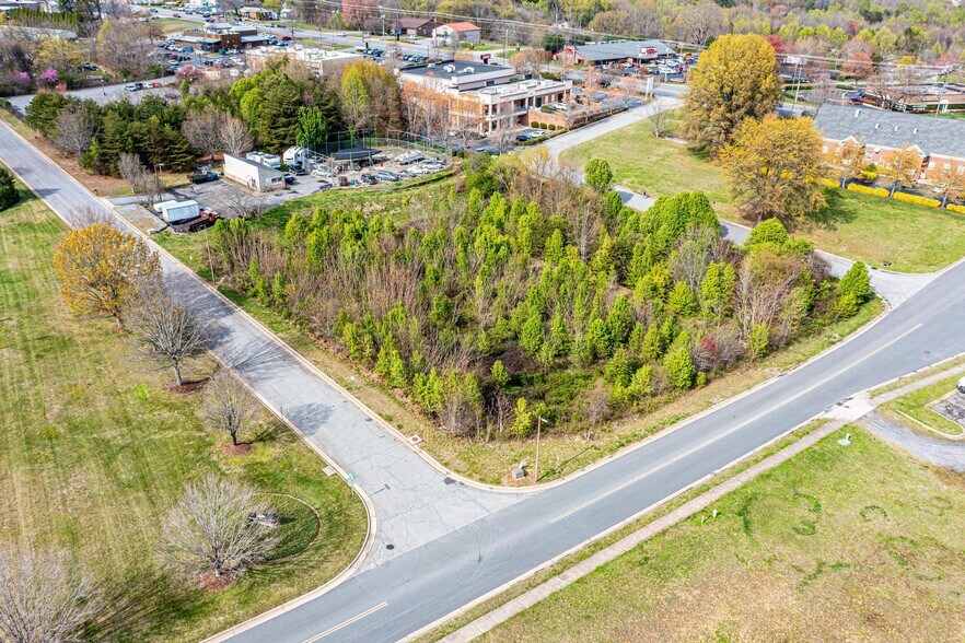 More Photos Of 1043 11th Blvd SE ave, Hickory Land For Sale