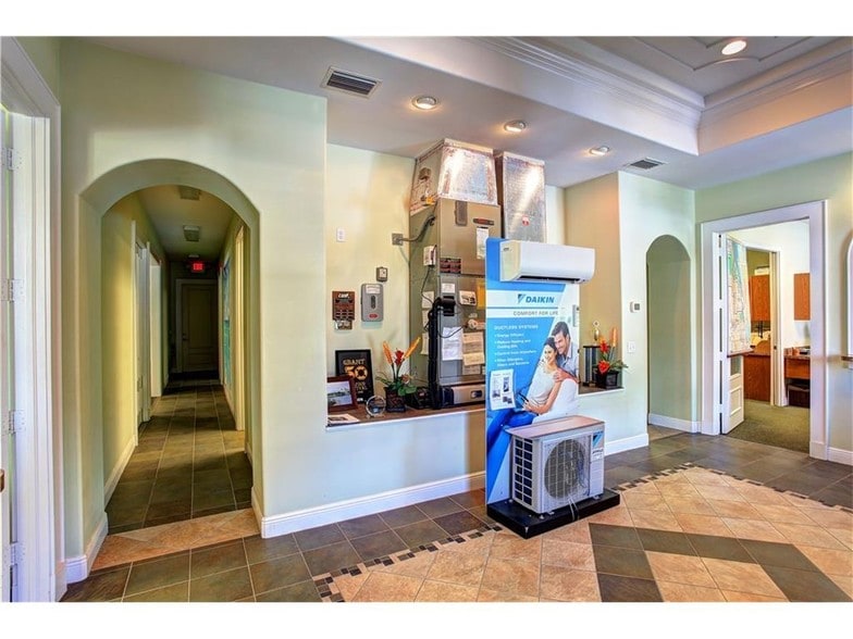 More Photos Of 181 Sebastian Blvd, Sebastian Light Manufacturing For Sale