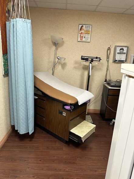 More Photos Of 4940 Van Nuys Blvd, Sherman Oaks Medical For Lease